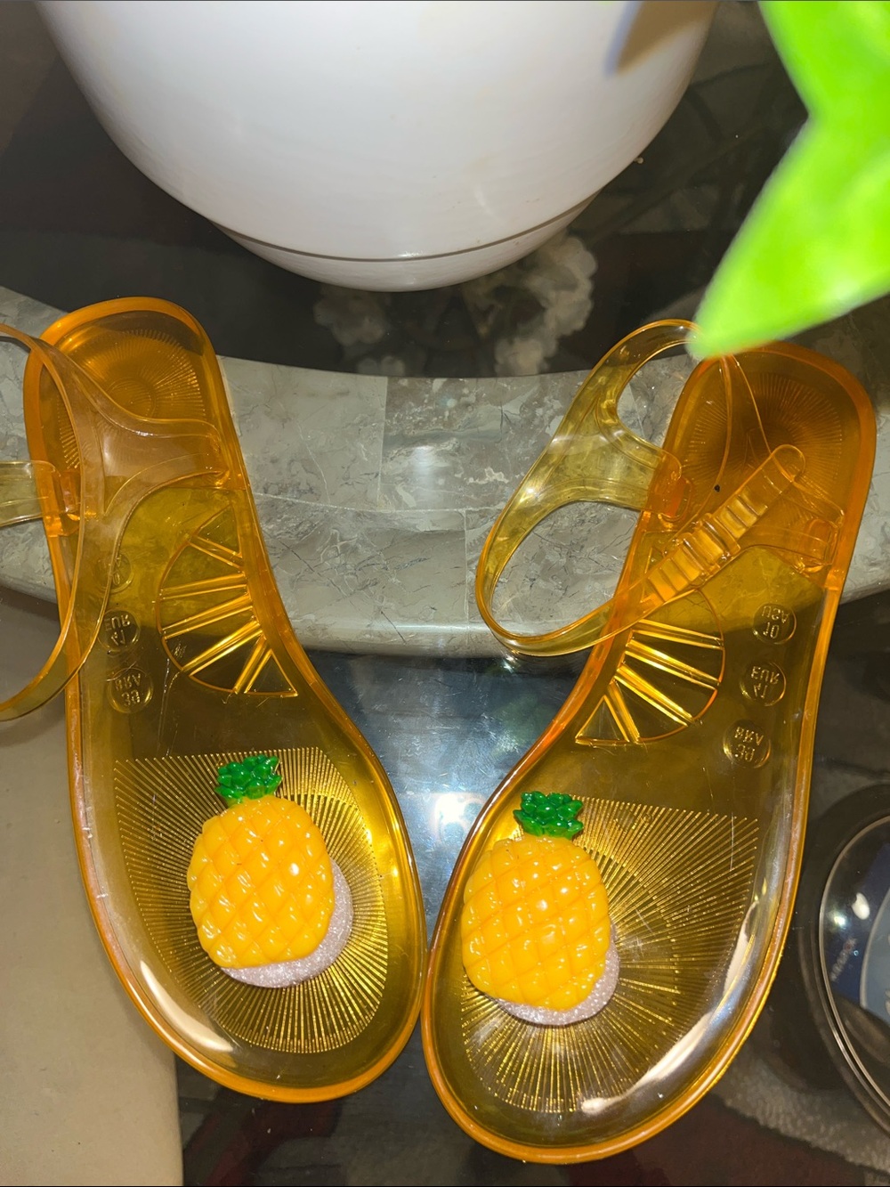 🍍🍍Katy Perry Collection Pineapple Jelly Sandals with Pineapple Charms🍍 - Picture 2 of 5